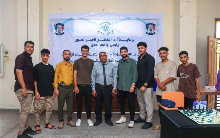 كلية العلوم الإدارية تدشن أنشطتها الطلابية لتعزيز المهارات وروح المبادرة