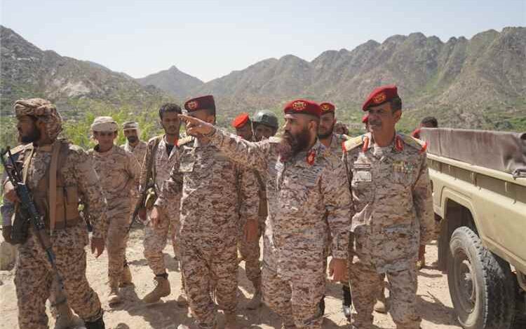 لجنة وزارة الدفاع برئاسة نائب المفتش العام تواصل مهامها الإشرافية على إجراءات الإستلام والتسليم في محور طورالباحة