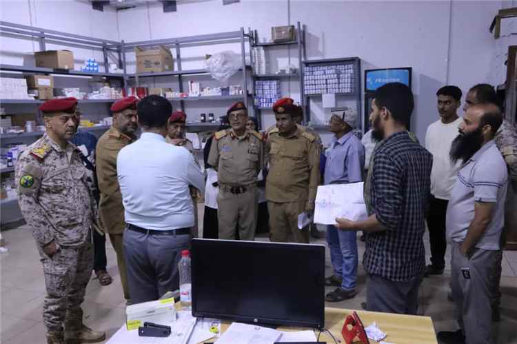 لجنة وزارية من وزارة الدفاع تزور مستشفى عبود العسكري بعدن لحصر الأصول وتقييم الخدمات الطبية