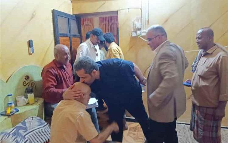لحج تجسد قيم الوفاء: المحافظ الحالمي والوزير العبادي في زيارة إنسانية للدكتور خالد الحنشي وتوجيهات عاجلة بعلاجه في الخارج
