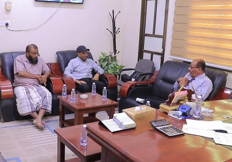 لقاء بسيئون يناقش سبل تحسين خدمة الكهرباء بمديريات وادي وصحراء.