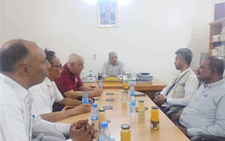مؤسسة المياه بوادي حضرموت تناقش احتياجاتها مع جمعية العون المباشر الكويتية
