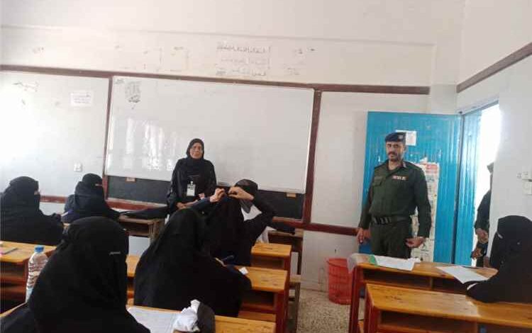 مارب:اللجنة الفرعية والفريق الوزاري يتفقدان سير الاختبارات في عدد من المراكز