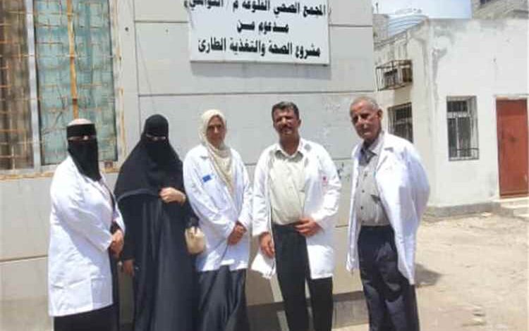 متابعة تنفيذ البرامج الصحية في مجمعي التواهي والقلوعة بعدن