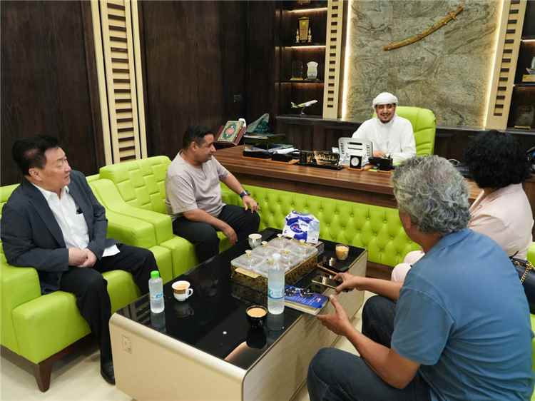 مجموعة القطيبي تبحث مع وفد صيني تأسيس شركة عقارية مشتركة لتنفيذ مشاريع استثمارية في اليمن