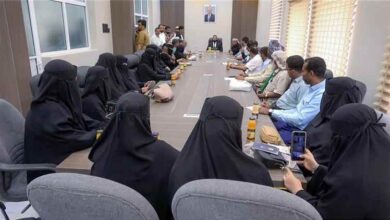 محافظ أبين يشدد على الشفافية والعدالة في اختيار المستفيدين من مشروع الزواج الجماعي