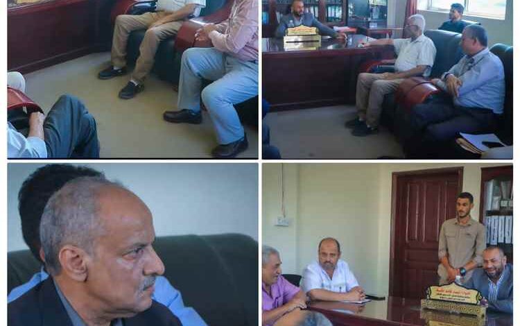 محافظ الضالع يستعرض عدداً من الملفات الخدمية مع مديري المكاتب التنفيذية