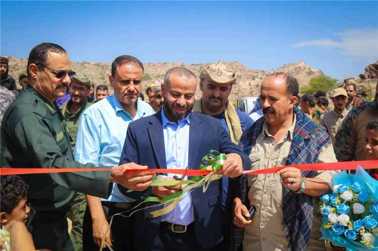 محافظ الضالع يفتتح مشروعين تنمويين في الحصين والشعيب