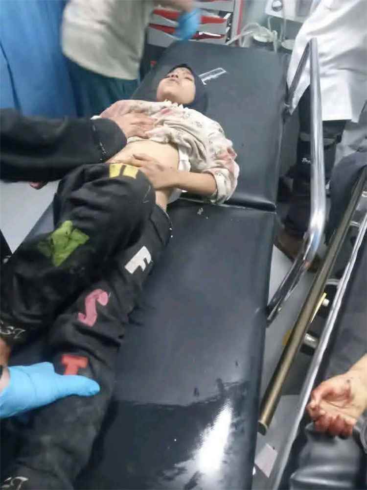 محافظ الضالع يوجه باستنفار طبي لضحايا انفجار حوثي أودى بـ13 طفلاً بين شهيد وجريح ويدعو إلى تحرك دولي لإنهاء خطر مخلفات الحرب