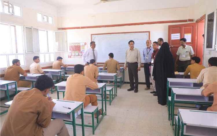 محافظ المهرة يدشن امتحانات الثانوية العامة للعام الدراسي 2025–2026 ويؤكد أهمية التعليم في بناء الإنسان