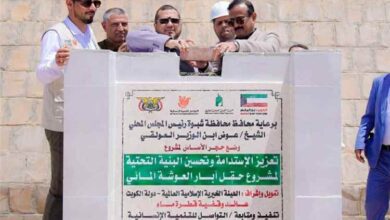 محافظ شبوة يضع حجر الاساس لمشروع توسعة نقل المياه من العوشة الى مدينة عتق