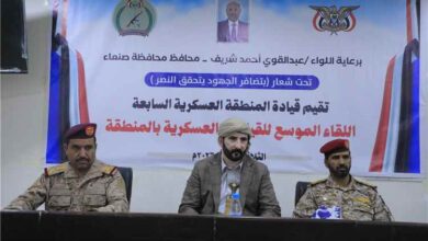 محافظ صنعاء يترأس لقاءً موسعاً لقيادات المنطقة العسكرية السابعة ويؤكد أهمية توحيد الجهود لاستعادة الدولة
