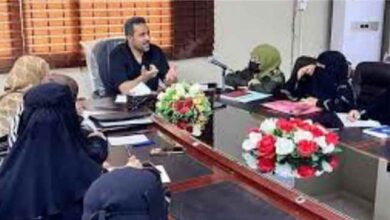 محافظ لحج يترأس اجتماعاً موسعاً للقيادات النسوية بالمحافظة