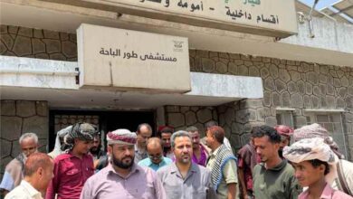 محافظ لحج يتفقد كلية ومستشفى طور الباحة