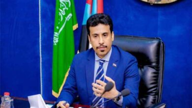 محمد الغيثي: الدعم السعودي رسالة ثقة.. والتحدي الحقيقي يكمن في عدم توريد الإيرادات إلى البنك المركزي.