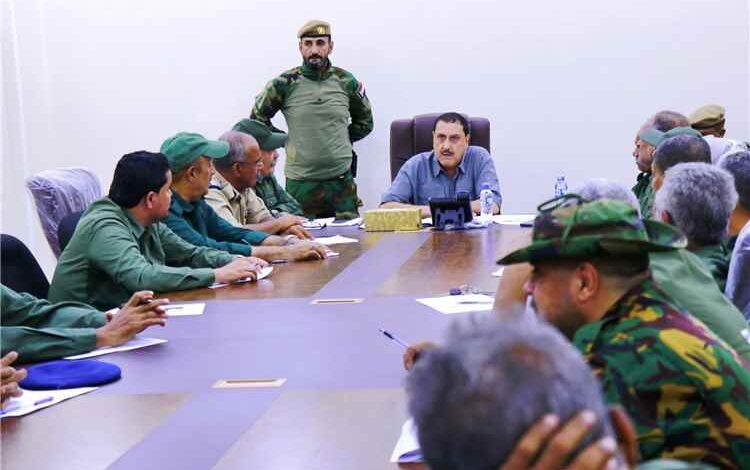 مدير أمن عدن يوجه بتنفيذ قرارات اللجنة الأمنية ويؤكد رفع الجاهزية والانضباط