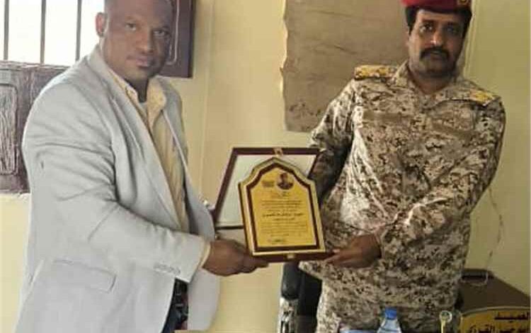 مدير الصحة ببروم ميفع يكرم قائد لواء بارشيد وفاء وعرفان لجهوده ودعمه للمجال الصحي بالمديرية