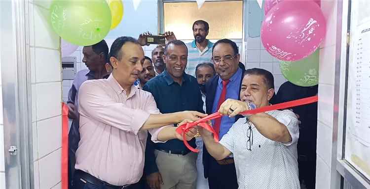 مدير الصحة بعدن يفتتح عيادة الأسنان بمجمع الميدان الصحي في مديرية صيرة