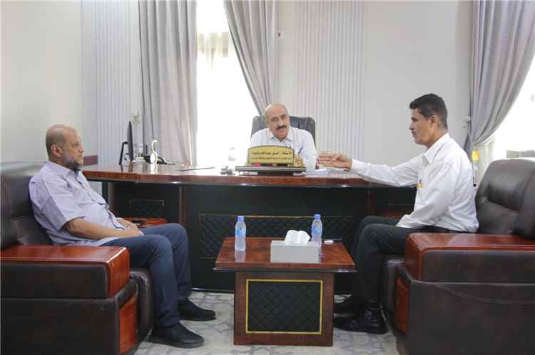 مدير تربية ساحل حضرموت يلتقي بنائب رئيس المكتب الفني ومدير عام الإحصاء بوزارة التربية والتعليم ويناقش القضايا التربوية