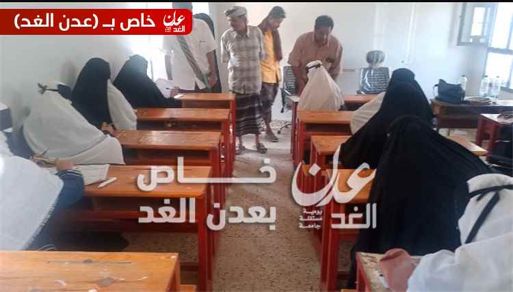 مدير عام أحور يتفقد سير الامتحانات الوزارية للثانوية العامة بمجمع الزهراء