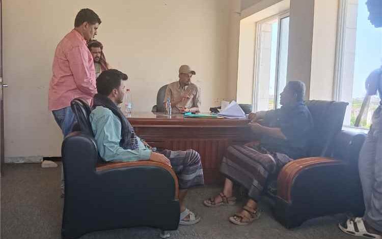 مدير عام النظافة بأبين يستقبل مدير منطقة شقرة ويؤكد دعم جهود تحسين النظافة بالمدينة