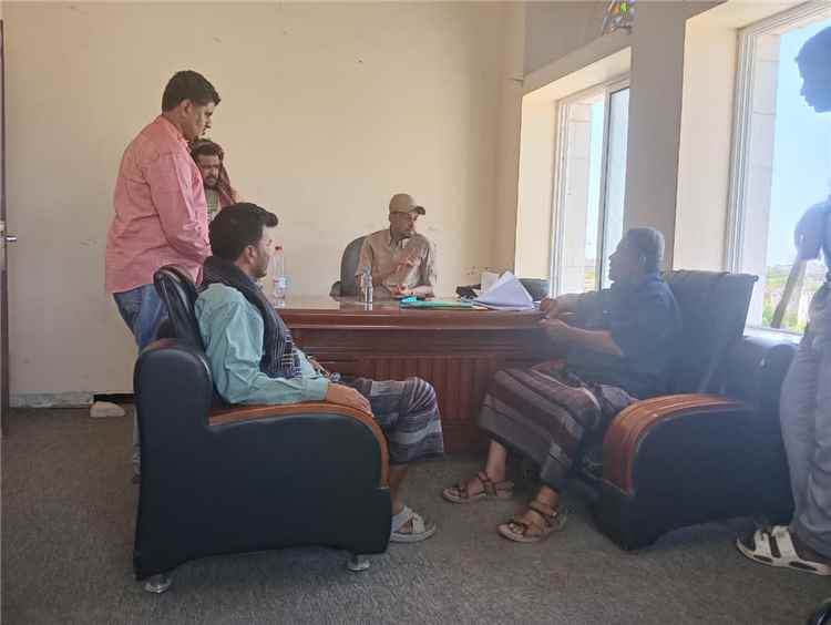 مدير عام النظافة بأبين يستقبل مدير منطقة شقرة ويؤكد دعم جهود تحسين النظافة بالمدينة