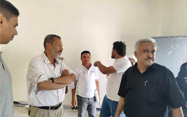 مدير عام تعليم فني عدن يثمن دعم "الهجرة الدولية" خلال تفقد أعمال تأهيل معهد المنصورة