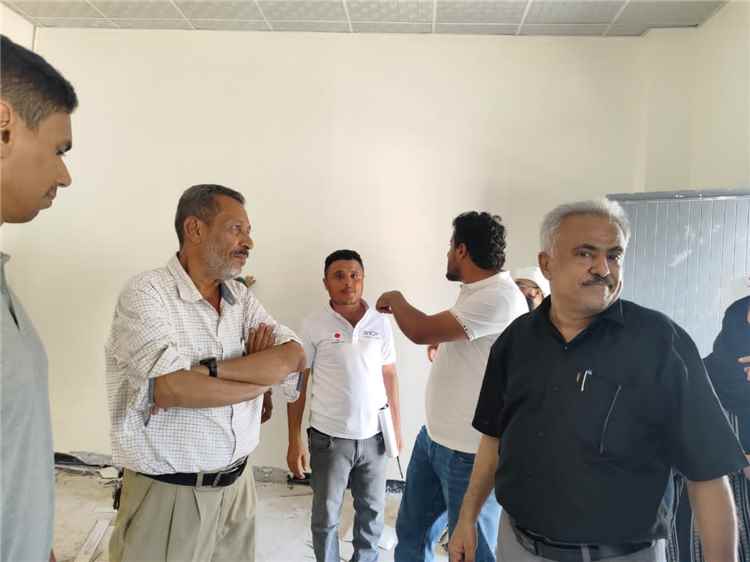مدير عام تعليم فني عدن يثمن دعم "الهجرة الدولية" خلال تفقد أعمال تأهيل معهد المنصورة