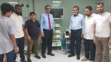مدير عام صحة لحج يتسلم جهاز منظار رقمي من منظمة اليونبس لمستشفى ابن خلدون العام