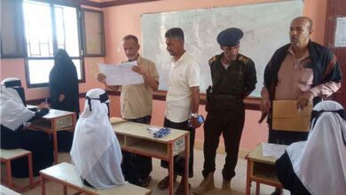 مدير عام مديرية بروم ميفع بمعية مدير إدارة التربية والتعليم بالمديرية يدشنان إختبارات شهادة الثانوية العامة بقسميها العلمي والأدبي