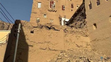 مدير عام مديرية دوعن يتابع تداعيات انهيار أحد المنازل
