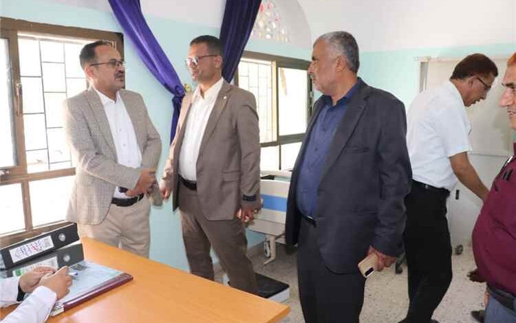مدير عام مكتب الصحة والسكان في تعز يتفقد عدداً من المرافق الصحية بمديرية المواسط