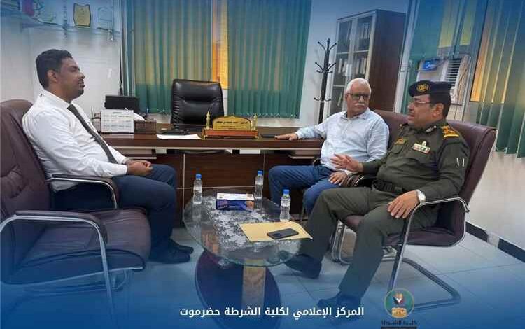 مدير كلية الشرطة حضرموت يبحث مع مكتب وزارة الصحة والسكان تعزيز التعاون المشترك ودعم الخدمات الطبية