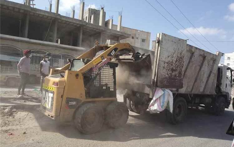 مدير مالية التعزية يشيد بجهود صندوق النظافة في رفع المخلفات