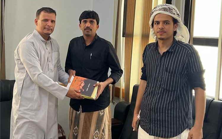 مدير مركز اللغة المهرية يستقبل قيادة مبادرة مهرة آرت