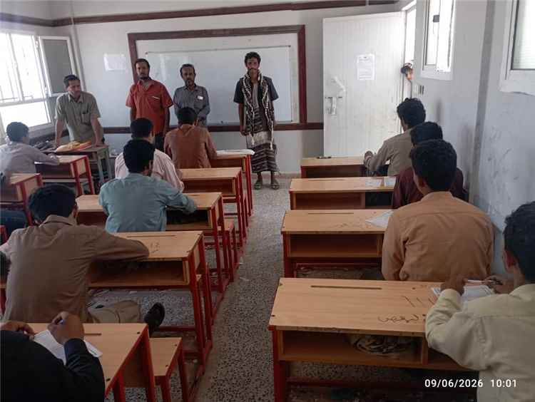 مدير مكتب التربية والتعليم بالمحفد يتفقد الامتحانات في ثانوية لباخة