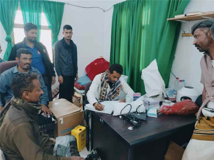 مدير مكتب الصحة "بسرار يافع" يفتتح الوحدة الصحية بمركز "امحبله" ويوجه ببدء تقديم الخدمات الطبية للأهالي