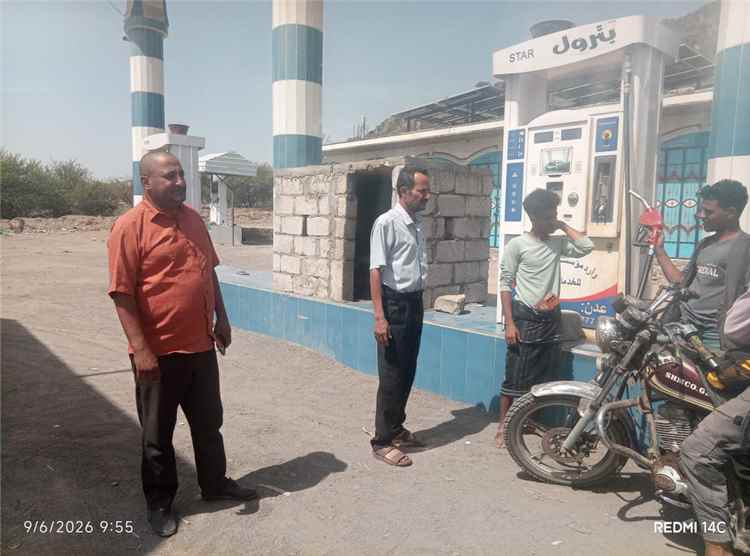 مدير مكتب الصناعة والتجارة بمديرية الضالع ينفذ نزولًا ميدانيًا إلى محطات الوقود والغاز