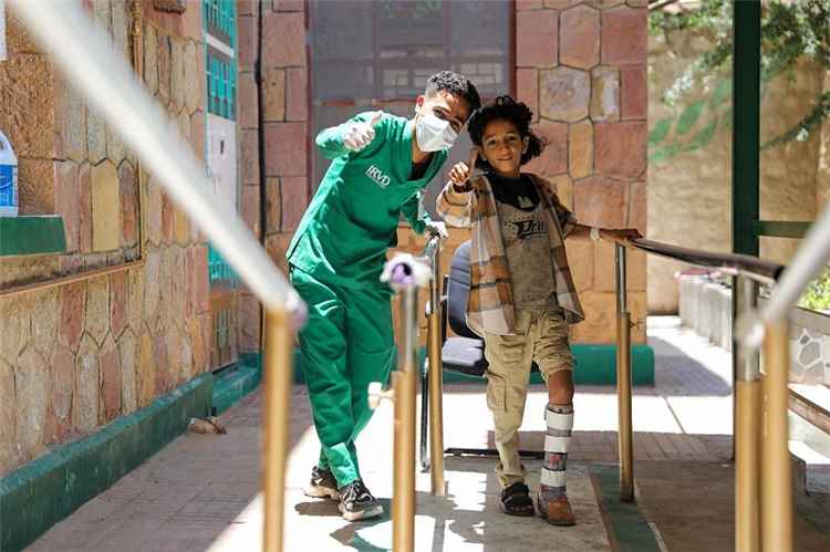 مركز الأطراف الصناعية بتعز يقدم أكثر من 10 آلاف خدمة مجانية لـ3588 مستفيداً خلال خمسة أشهر