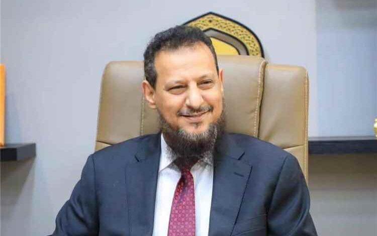 مسؤول حكومي يدعو لمنح قيادة عدن الوقت الكافي لمعالجة التحديات الخدمية