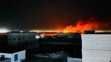 مصادر طبية: 11 شهيدًا في انفجار مخزن سلاح بمعسكر لقوات العمالقة بعدن