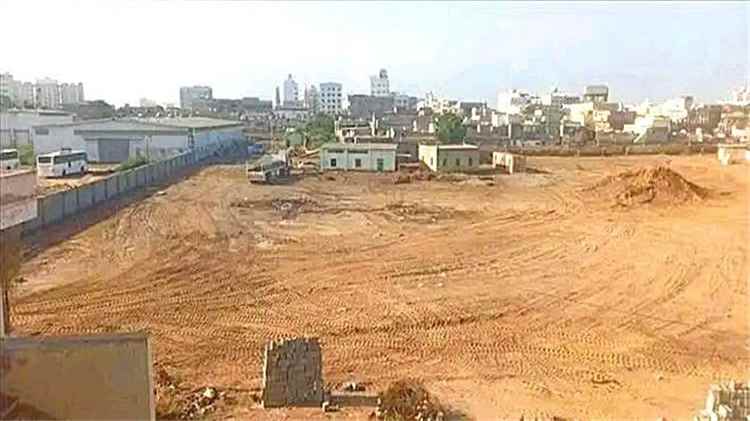 مطالبات لوزير النقل باستعادة حوش المؤسسة العامة للنقل في حي عبدالقوي بمحافظة عدن