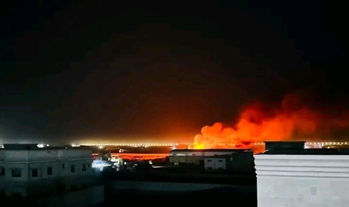 معلومات عن انفجار معسكر الصولبان في عدن وحصيلة غير رسمية بالضحايا