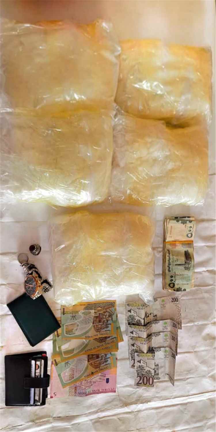 مكافحة المخدرات بساحل حضرموت تضبط أحد أخطر مهربي المخدرات بالوطن قادماً من أحد المحافظات المجاورة