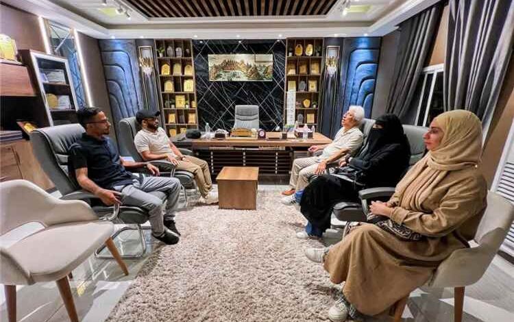 مكتب السياحة بعدن والسلطة المحلية في صيرة يبحثان تعزيز النشاط السياحي وتطوير المعالم التاريخية