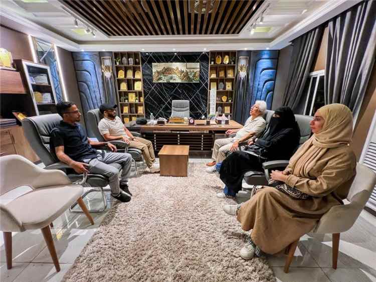 مكتب السياحة بعدن والسلطة المحلية في صيرة يبحثان تعزيز النشاط السياحي وتطوير المعالم التاريخية