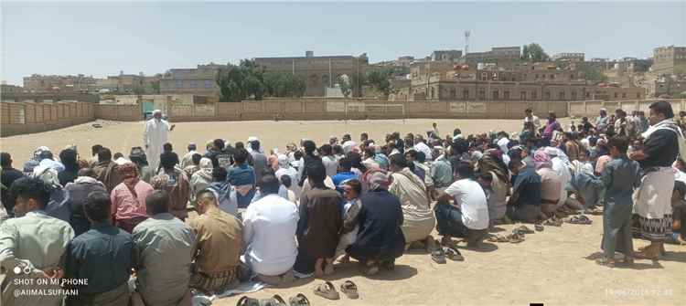 مكيراس.. منطقة عريب تبتهل وترفع الأكف لرب السماءٍ ترجو الغيث