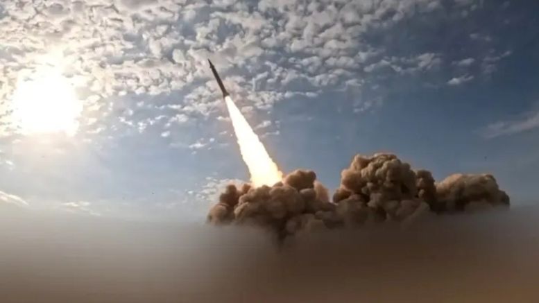 مواقع عبرية: الحوثيون يطورون صواريخهم مستغلين وقف إطلاق النار
