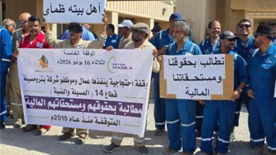 موظفو شركة بترومسيلة ينفذون وقفة احتجاجية سلمية بميناء التصدير للمطالبة بمستحقاتهم المتأخرة