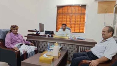 نائب رئيس جامعة المهرة للدراسات العليا والبحث العلمي يلتقي بعمداء الكليات لمناقشة تطوير برامج الدراسات العليا بالجامعة